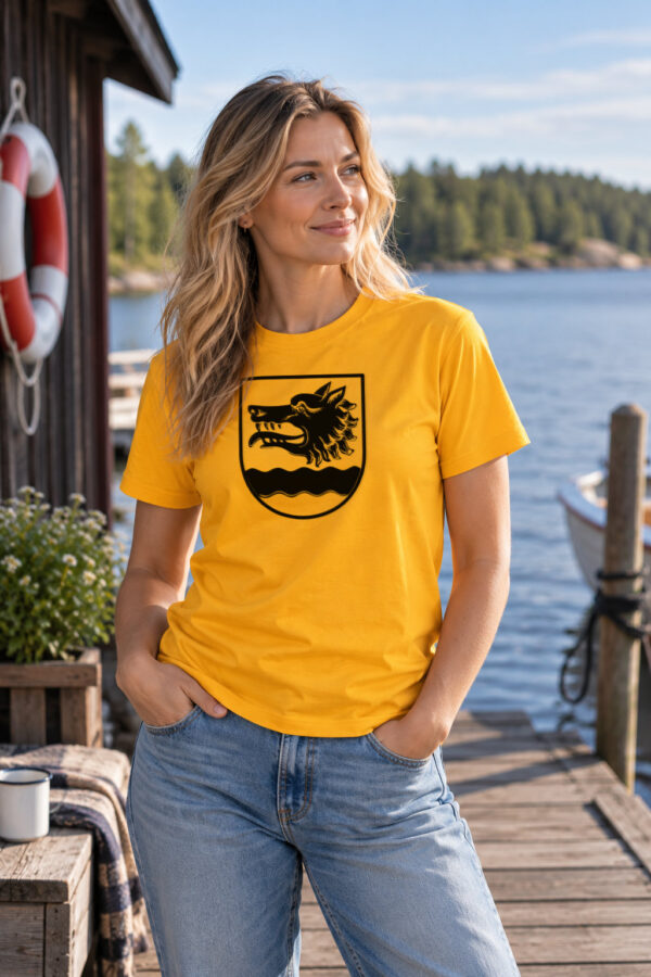 sipoon susi t shirt gold Sipoon susi T-paita Sipoon vaakunan susipainatuksella