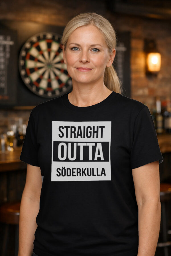 Straight Outta Söderkulla T-paita Musta -värisenä